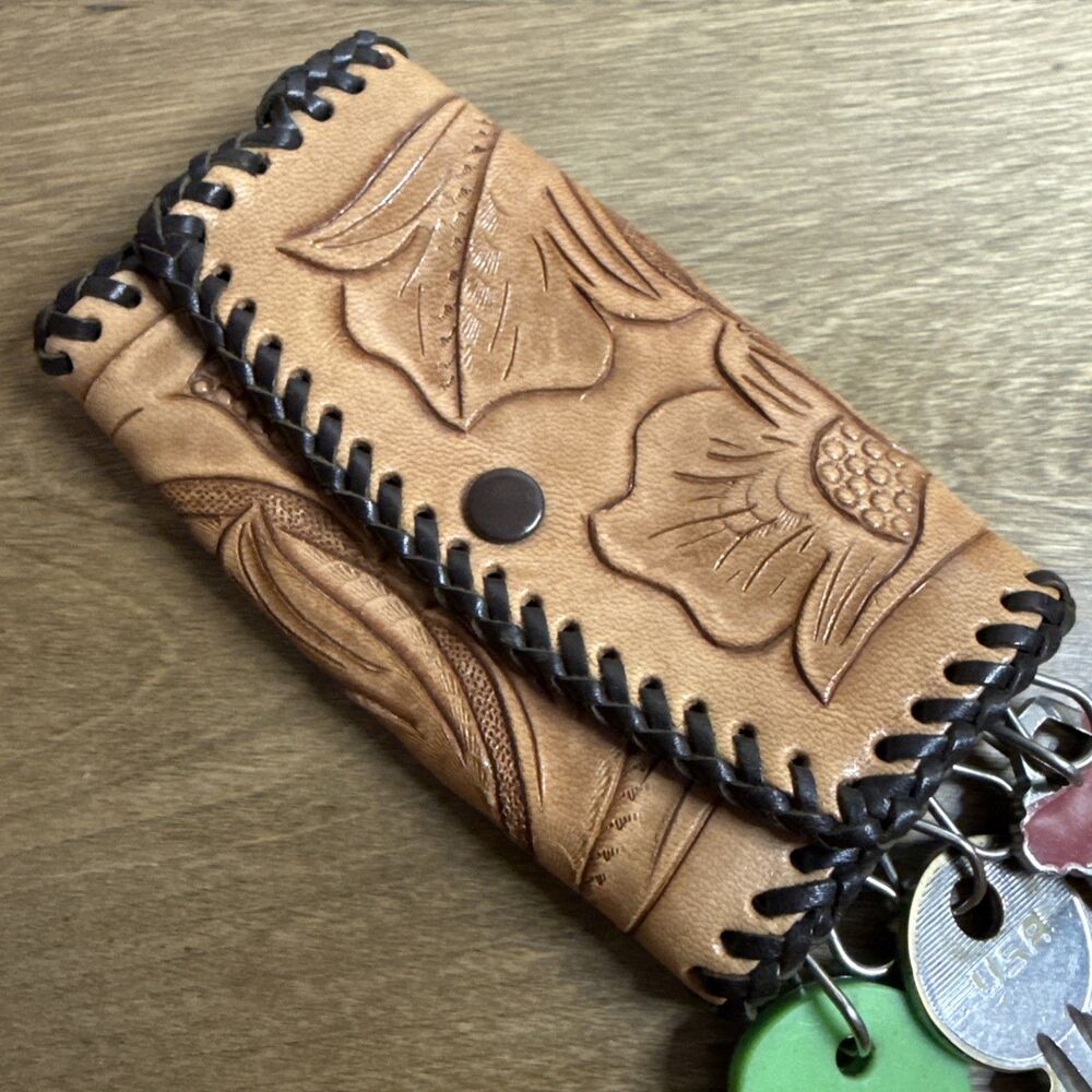 Vintage Tri-Fold Western Floral Hand Tooled Leather 6 Key Holder Snap Closure